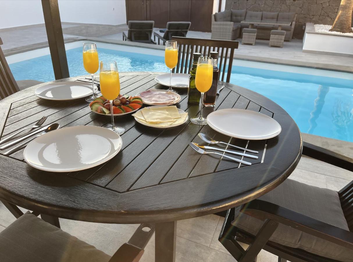 Stunning Villa Arabella - Heated Pool - Bbq - Amazing Terrace - Playa Blanca Exterior photo