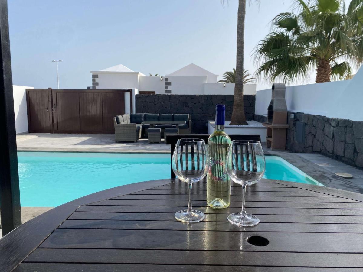 Stunning Villa Arabella - Heated Pool - Bbq - Amazing Terrace - Playa Blanca Exterior photo